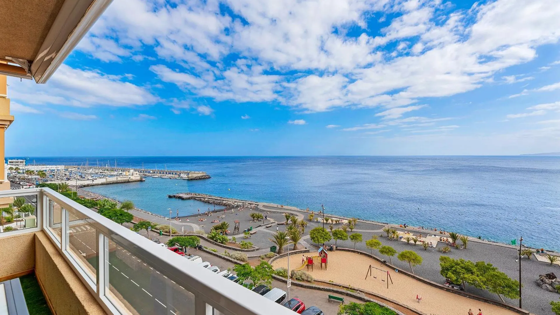 Radazul Frontline Beach Apt With Terrace דירה