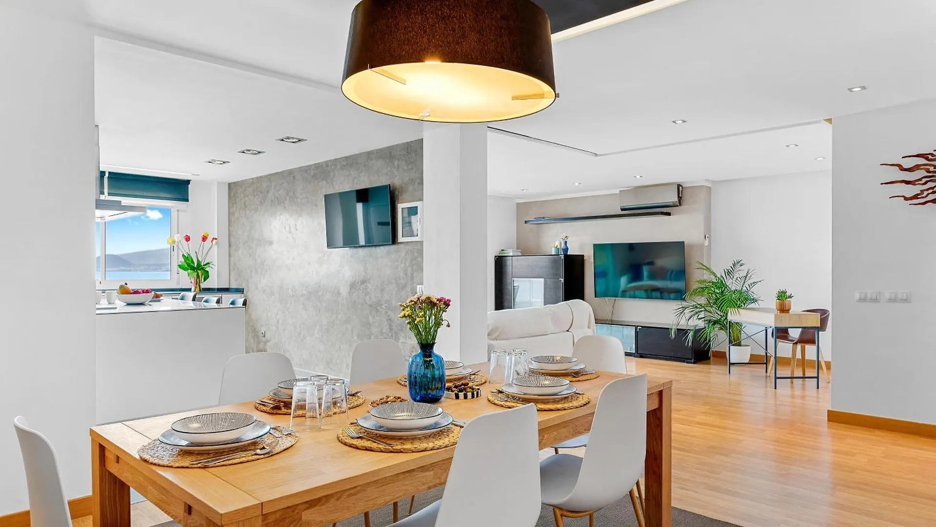 Radazul Frontline Beach Apt With Terrace דירה