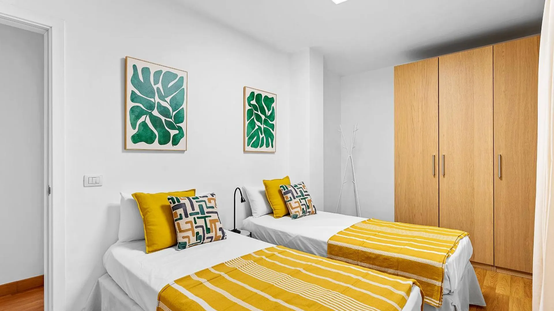 Radazul Frontline Beach Apt With Terrace דירה