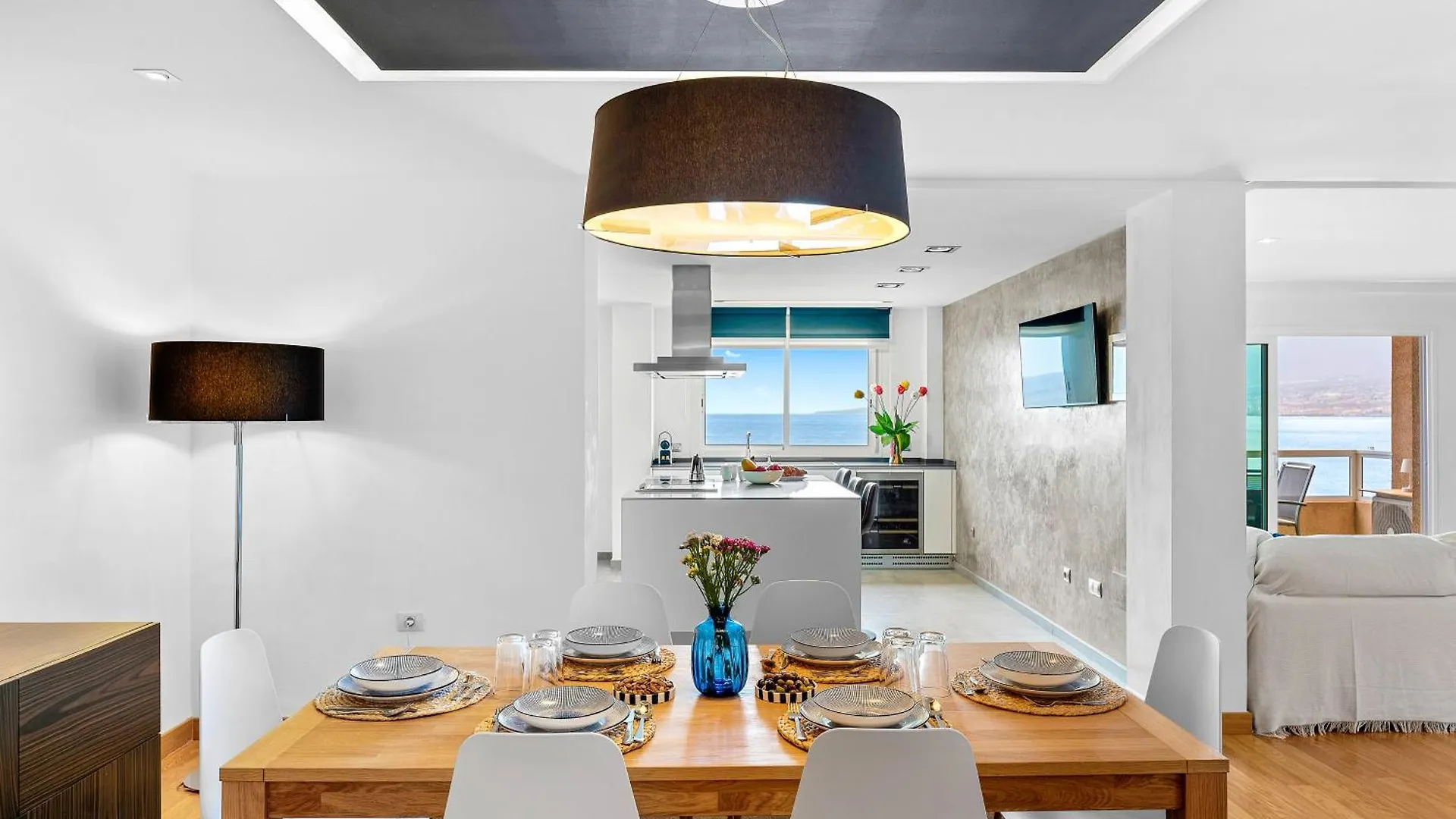 Radazul Frontline Beach Apt With Terrace